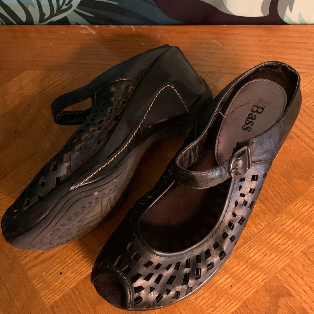 Vintage Mod Peep toe wedges